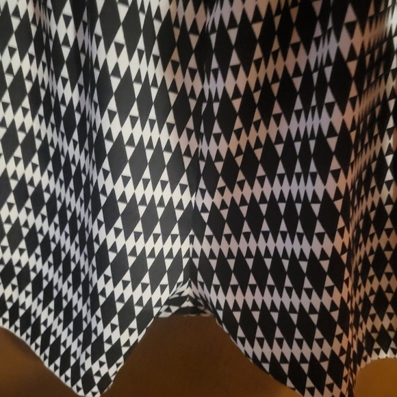 BISOU BISOU Shorts Ruffled Romper with Pockets Black & White Size Medium - Picture 6 of 8